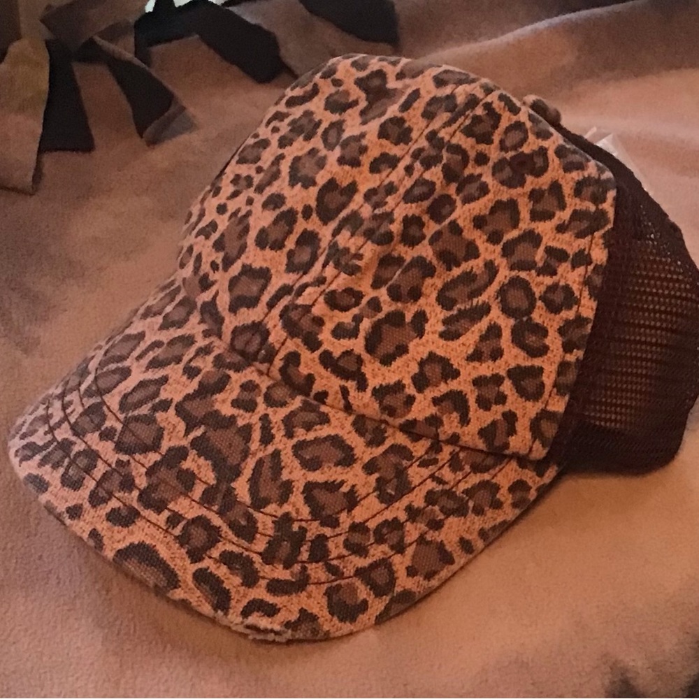 Leopard Cap